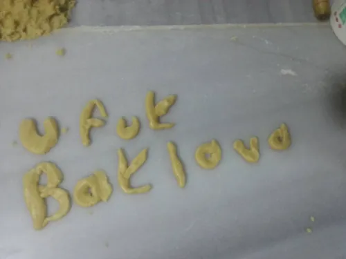 Hamurla yazılmış “Ufuk Baklava”